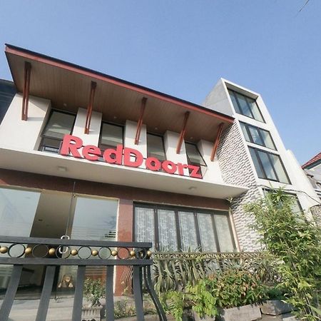 Reddoorz Plus Near Green Pramuka Square Mall Jakarta Eksteriør billede