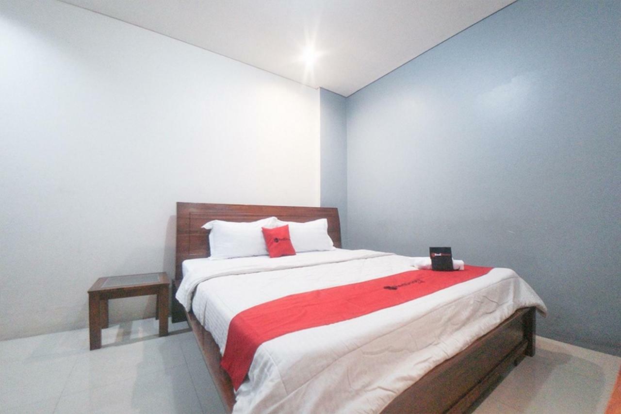 Reddoorz Plus Near Green Pramuka Square Mall Jakarta Eksteriør billede