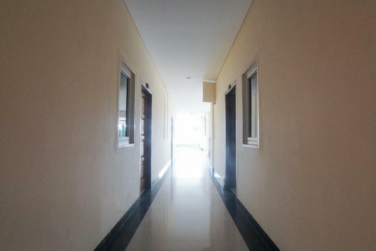 Reddoorz Plus Near Green Pramuka Square Mall Jakarta Eksteriør billede
