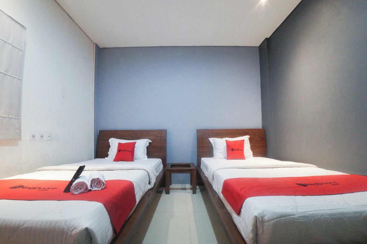 Reddoorz Plus Near Green Pramuka Square Mall Jakarta Eksteriør billede