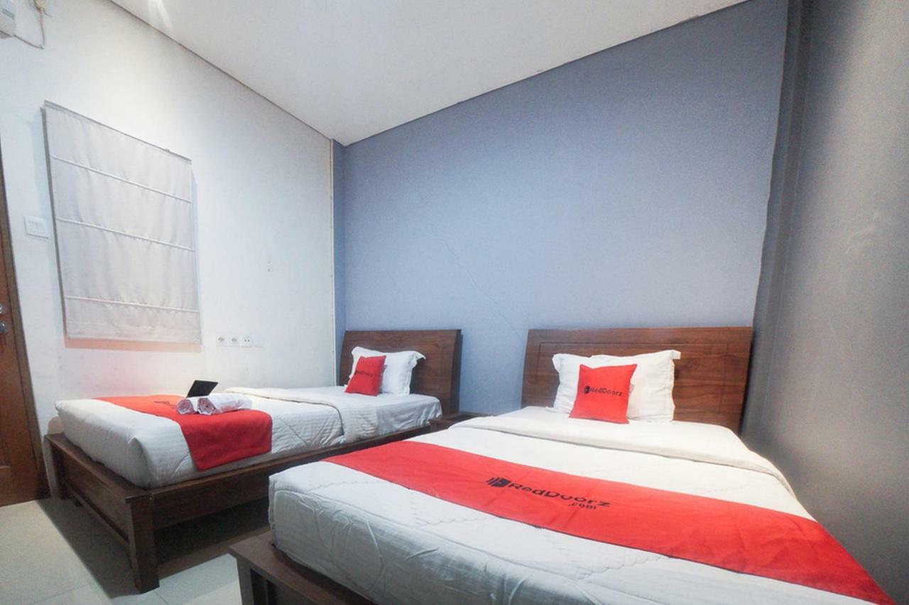 Reddoorz Plus Near Green Pramuka Square Mall Jakarta Eksteriør billede
