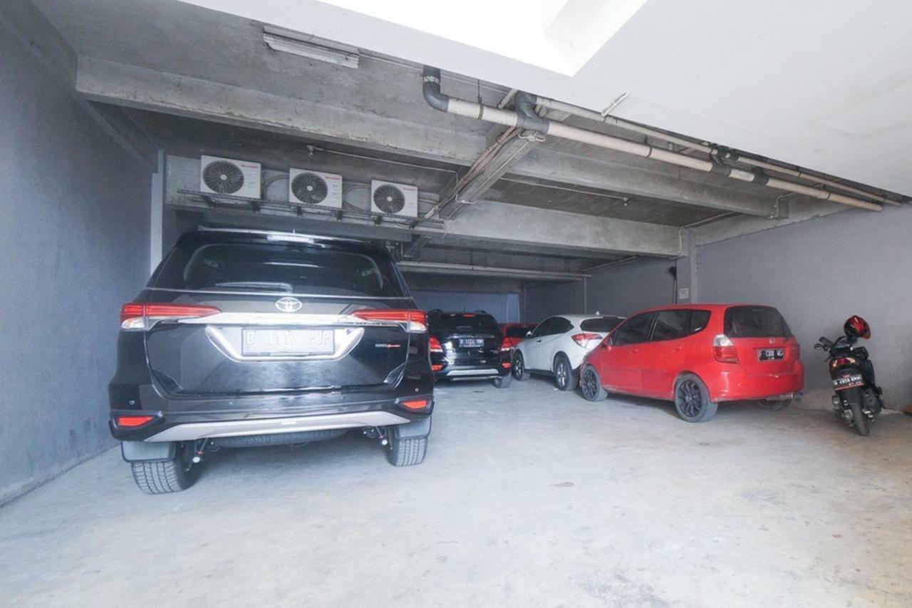 Reddoorz Plus Near Green Pramuka Square Mall Jakarta Eksteriør billede